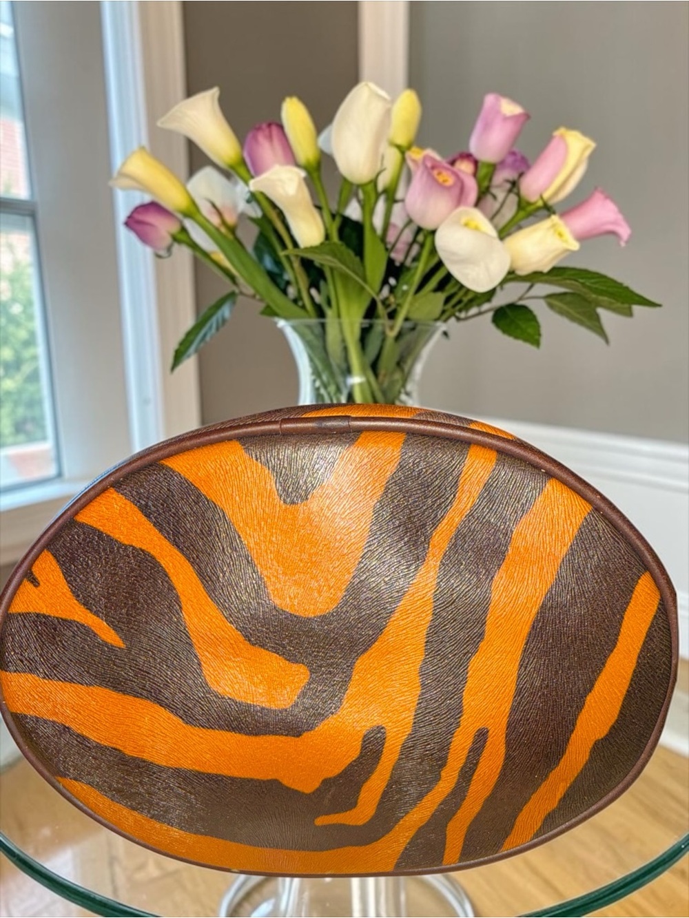🎉🎉HOST PICK🎉🎉 RARE Dooney and Bourke Bengal tiger print North/South Bucket EUC - Picture 4 of 12